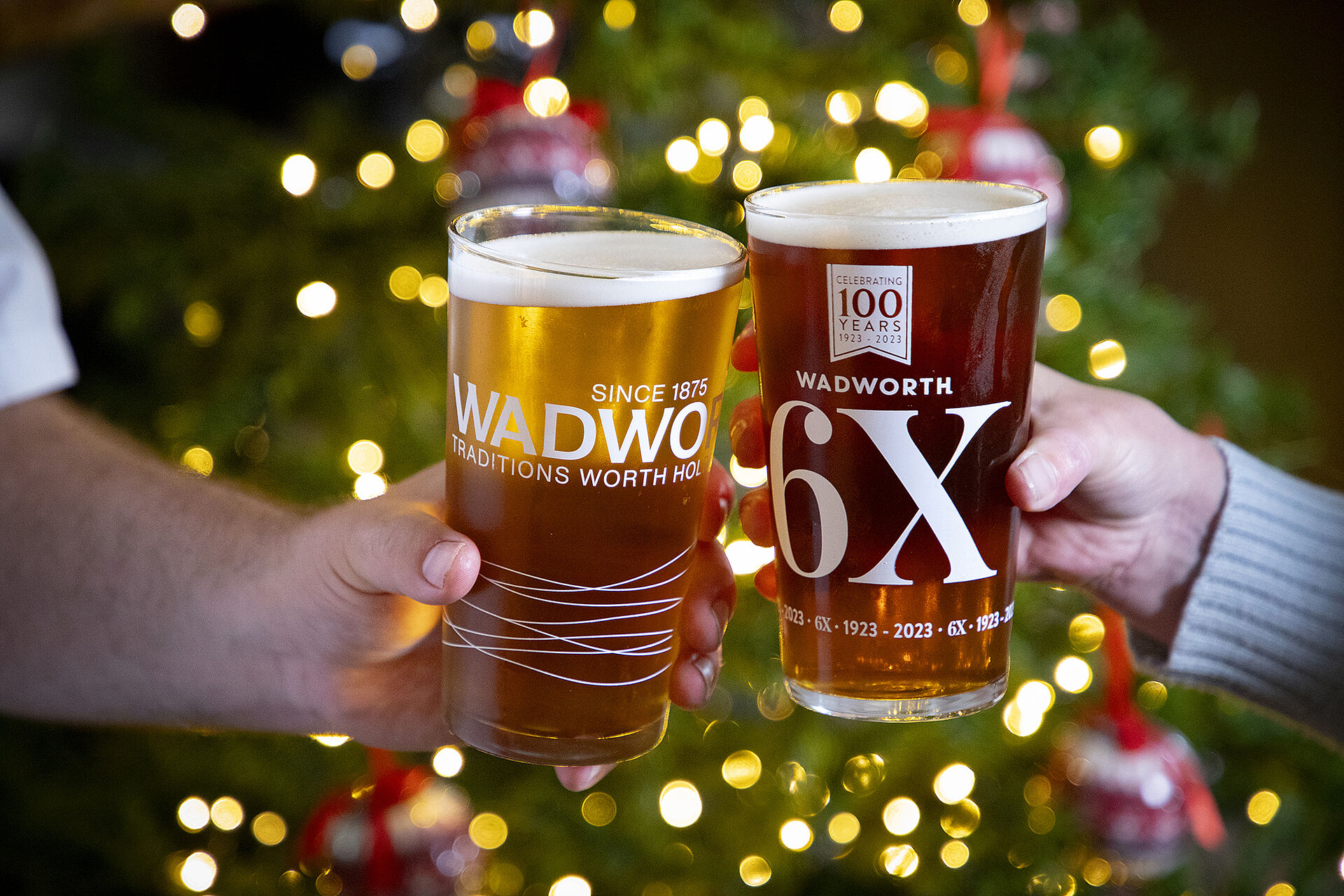 cheersing beer as discounted gift for christmas